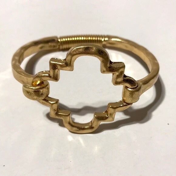 NWT Bracelet and Earring Set by e’lan - Matte Gold - Picture 3 of 8